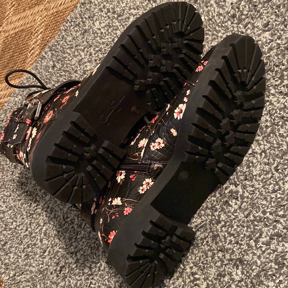 Awesome Boots 10 - Picture 4 of 4